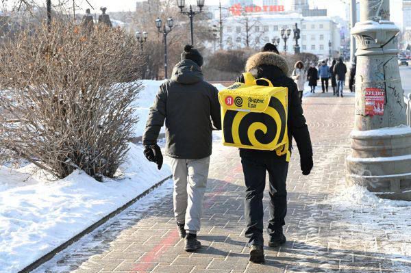 Спрос на курьеров в Свердловской области за год вырос на треть