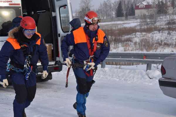 Свердловские спасатели дали инструкции по сбору тревожного чемоданчика