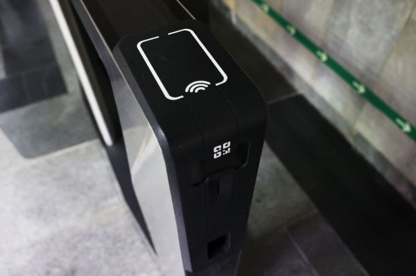 Пассажиры Екатеринбургского метро оплатили улыбкой более миллиона поездок