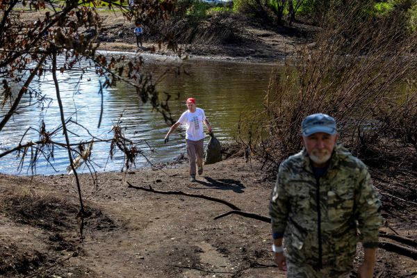 Акция «Чистая Чусовая России»: волонтеры Первоуральска и Екатеринбурга собрали с берега реки тонну мусора