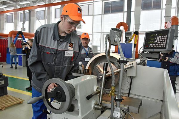 Правительство расширило программу бесплатного переобучения граждан
