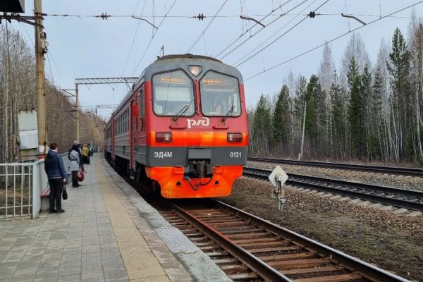 В праздничные выходные ноября на СвЖД изменится график движения электричек