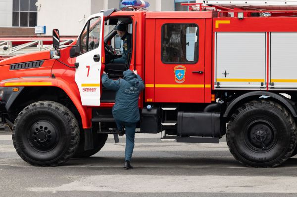 В Екатеринбурге произошел пожар в расселенном муниципальном доме