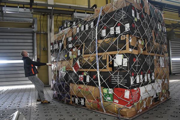 Эксперты признали контрафактом до половины товаров в интернет-магазинах