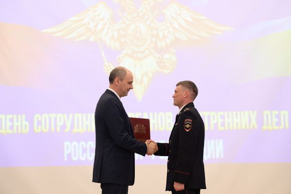 Свердловские полицейские отмечены почетными грамотами и благодарственными письмами губернатора