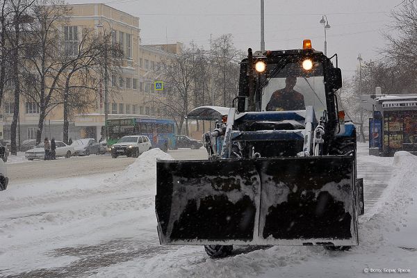 Надвигается снегопад: дорожники призывают водителей к осторожности