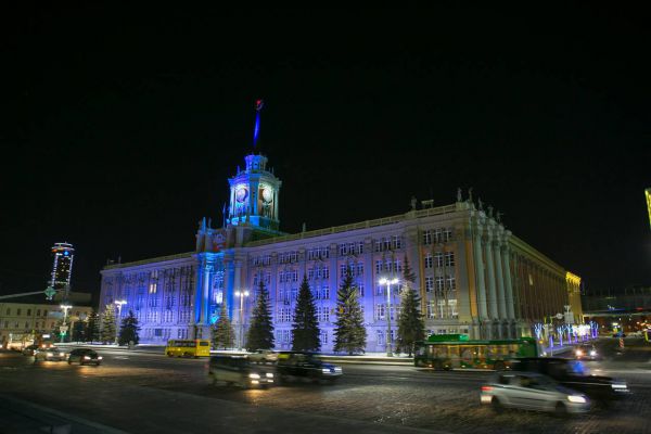 Сегодня в центре Екатеринбурга здания подсветят синим