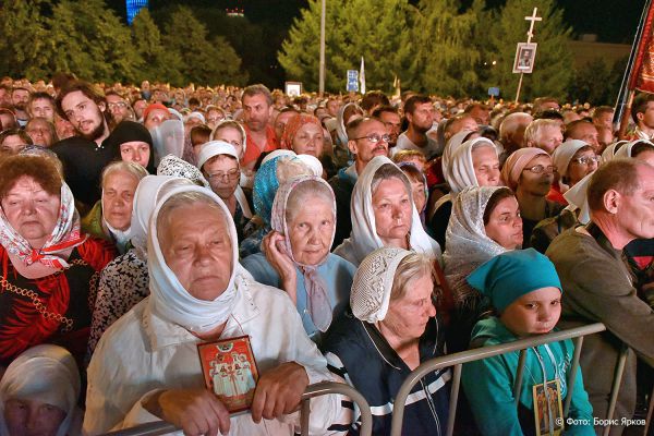 В пылу протеста забыли о тысячах людей, выступающих за храм