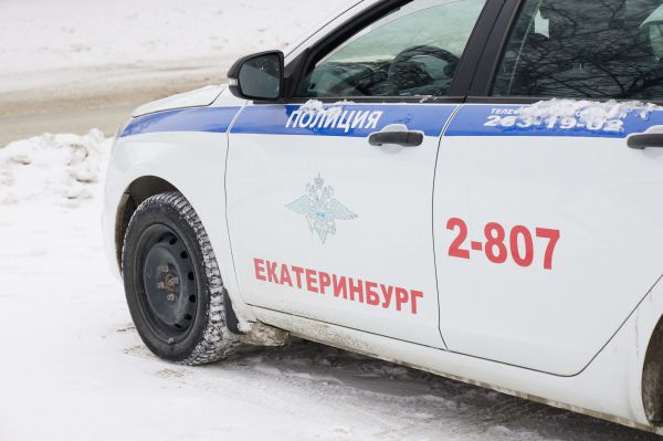 На Среднем Урале водитель фуры зацепил мост и уехал с места ДТП