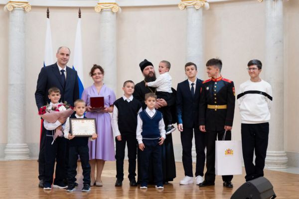 Главные ценности — семья и дети. Новая демографическая доктрина заработает на Среднем Урале с 1 января 2027 года