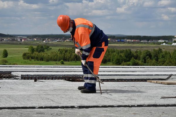 В Академическом районе на пустыре уложили рельсы будущего трамвайного кольца