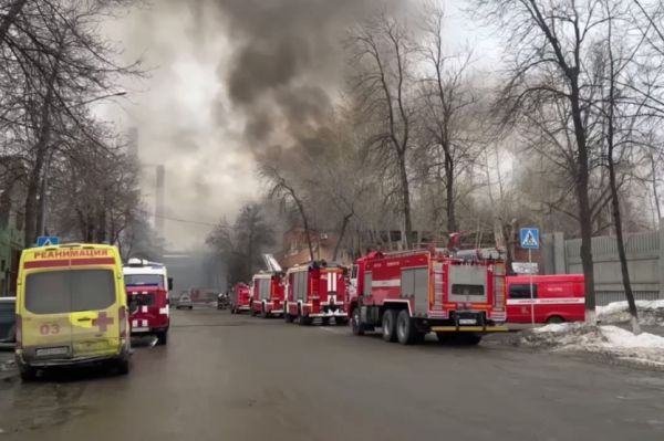 В Екатеринбурге спасатели локализовали пожар на Уралмаше