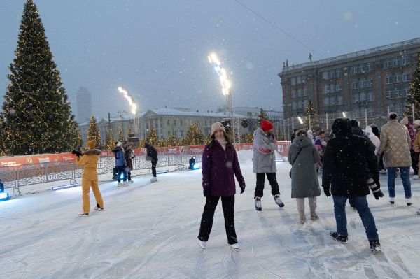 Каток на площади 1905 года в новогодние праздники посетили 40 тысяч человек