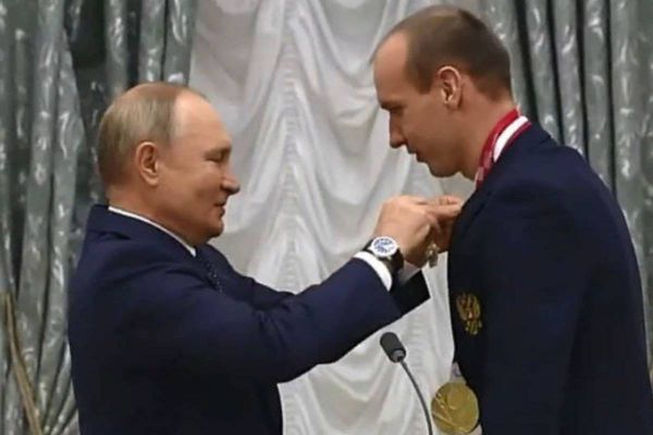 Владимир Путин вручил государственную награду паралимпийскому чемпиону с Урала Михаилу Асташову