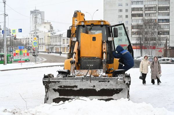 Снежный штурм отбит: как столица Урала справляется с последствиями ливневого снегопада