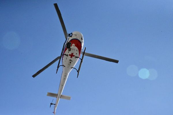 Опрокинули чан с кипятком: из Туринска в Екатеринбург на вертолете врачи доставили ребенка с ожогами 60% тела