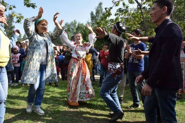 Более 400 человек объединились на Съезде народов Урала