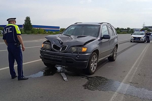 На Кольцовском тракте водитель BMW насмерть сбил 19-летнего пешехода