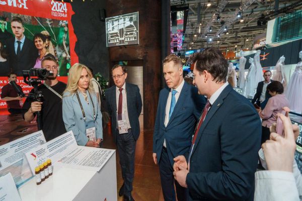 УрФУ представил на ВДНХ передовые разработки в области фармацевтики и медицины