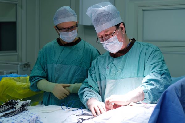 Свердловские онкологи без разреза удалили пациентке опухоль и метастаз в печени