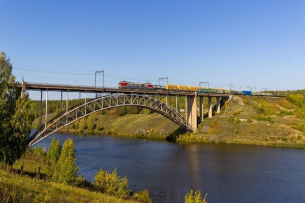 На СвЖД увековечили имя создателя уникального моста через Исеть