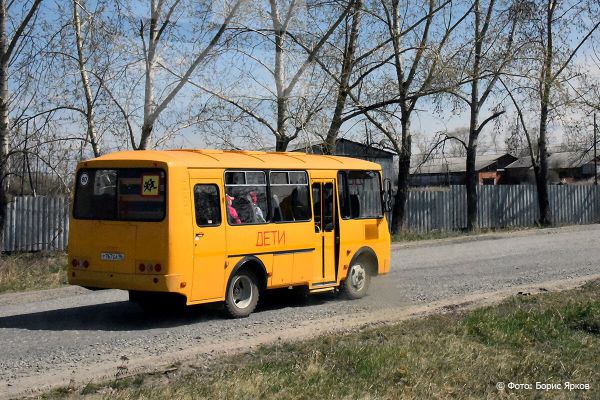 Дорожные инспекторы показали образцовый автобус для перевозки детей