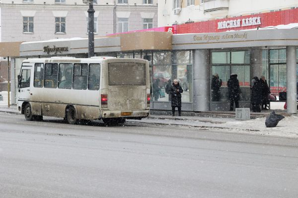 В Екатеринбурге BMW столкнулась с автобусом №83