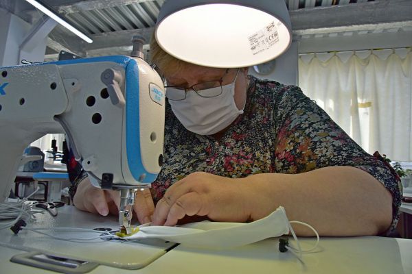 Более двух миллионов защитных масок доставили в Екатеринбург
