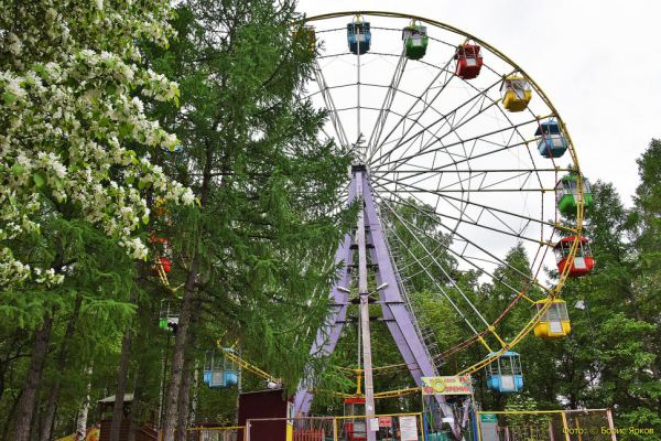 В парке Маяковского отложили запуск нового колеса обозрения
