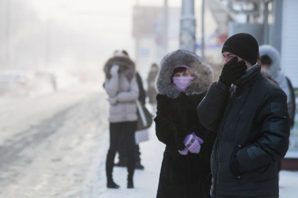 Снег кружится… и тает, и тает