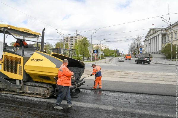 В Нижнем Тагиле дорожники начали укладку экспериментального асфальта