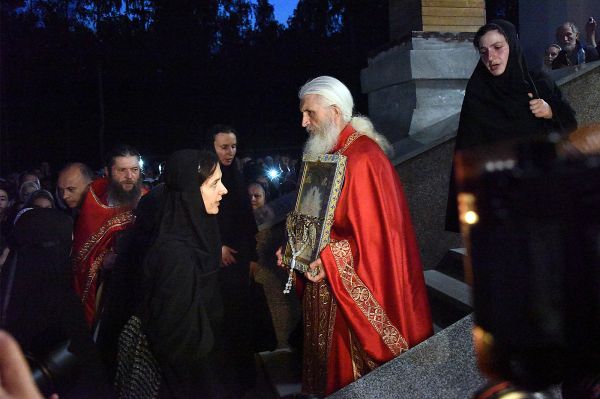 Лишенный сана Сергий тоже провел крестный ход