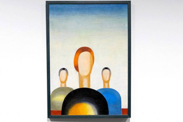 Картину ученицы Малевича за 75 млн рублей испортил охранник Ельцин-Центра