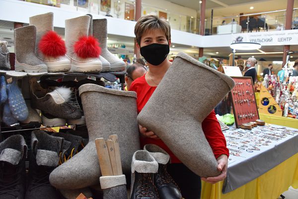 На ярмарке «Иван-да-Марья» представили валенки 64-го размера и уральские пряники к хэллоуину