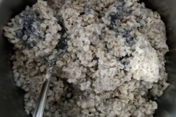 Роспотребнадзор выявил нарушения в детском саду Верхней Пышмы, где воспитанников кормили черной перловой кашей