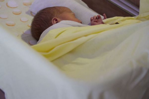 Хирурги ОДКБ спасли новорожденного с редким пороком пищевода через разрез в один сантиметр