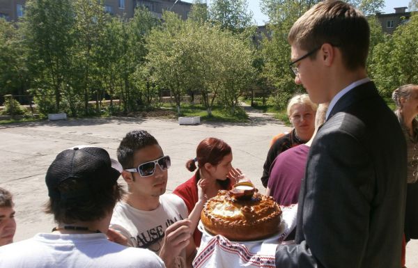 По-родственному — запросто