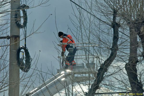В трех районах Свердловской области из-за мокрого снега отключили электричество
