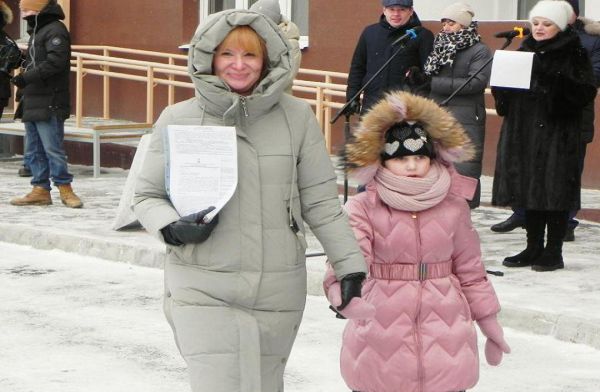 В Серове девять врачей получили квартиры в новом доме