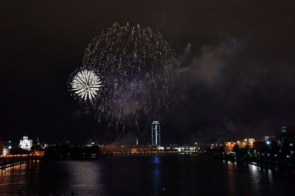 Салют в честь Дня Победы в Екатеринбурге запустят сразу из трех точек