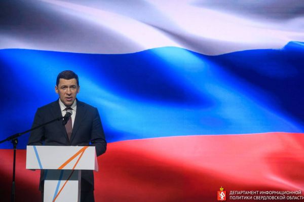 Евгений Куйвашев поздравил онкологов с 70-летием Свердловского онкодиспансера