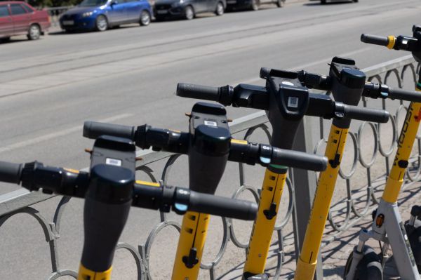 Самокатчикам в Екатеринбурге хотят запретить ездить в нескольких парках