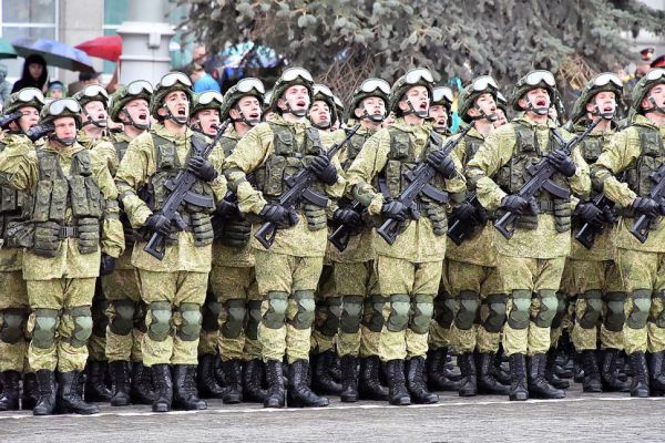 За полгода более пяти тысяч свердловчан добровольно отправились служить по контракту