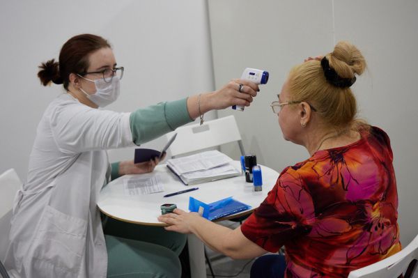 Свердловские врачи назвали скрытые угрозы крещенских купаний и попросили уральцев не рисковать здоровьем ради традиции