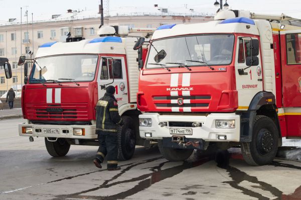 В Екатеринбурге люди оказались заблокированы пожаром на 21 этаже