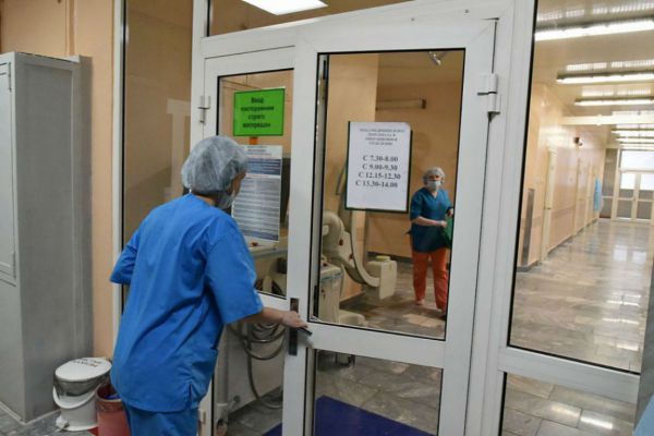 За неделю в больницу попали 295 свердловчан с коронавирусом