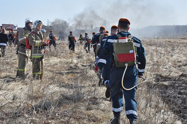Сотрудники Уральской авиабазы по охране лесов научат добровольцев ликвидировать природные пожары
