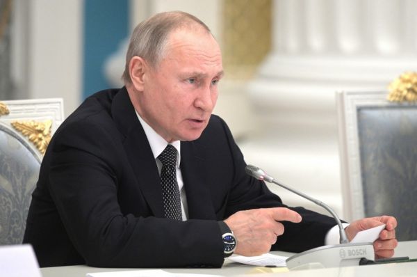 Владимир Путин: будет правильно закрепить в Конституции особое отношение к детям