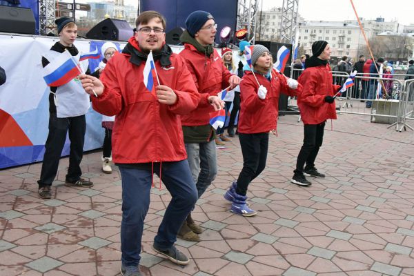 Помогли создать праздник: более 800 волонтеров работали на Дне народного единства в области