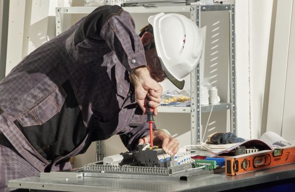 Стало известно, сколько заплатят свердловчанам за работу в мартовские и майские праздники